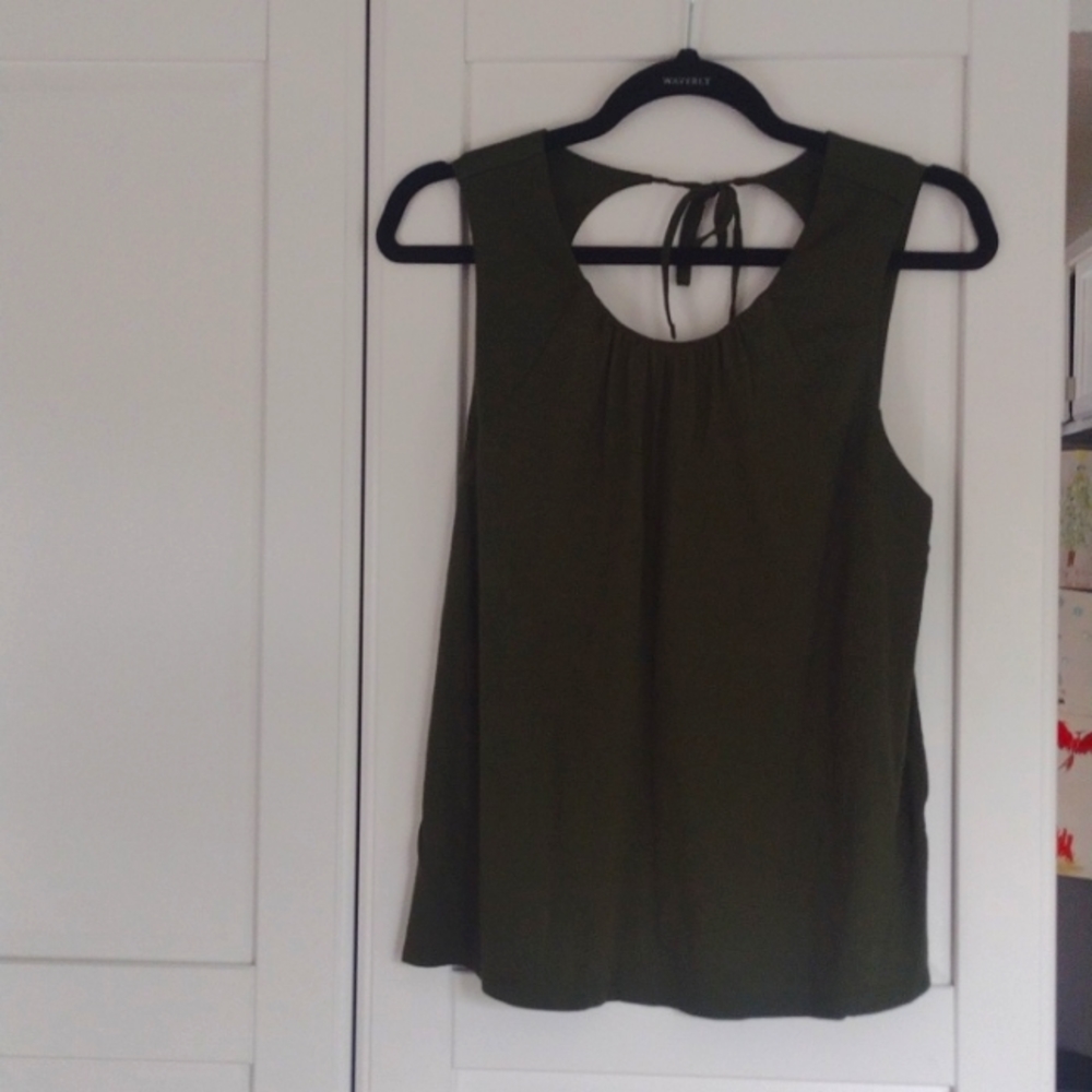 Banana Republic dark jade sleeveless top with cut away back